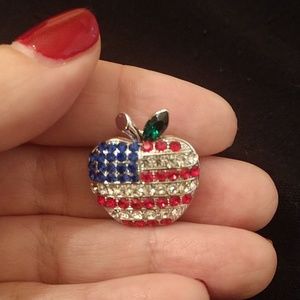 Big Apple flag pin